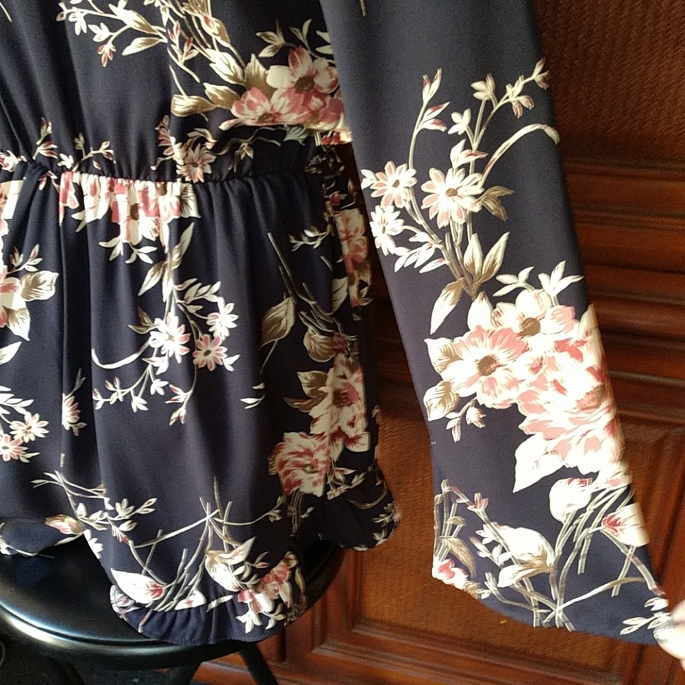 Floral Bell Sleeved Ruffled Bottom Romper - Picture 4 of 5